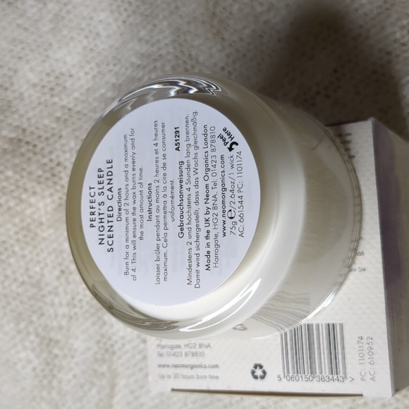 NEOM PERFECT NIGHT'S SLEEP SCENTED CANDLE (1 WICK), 75g/2.6oz - Picture 3 of 13